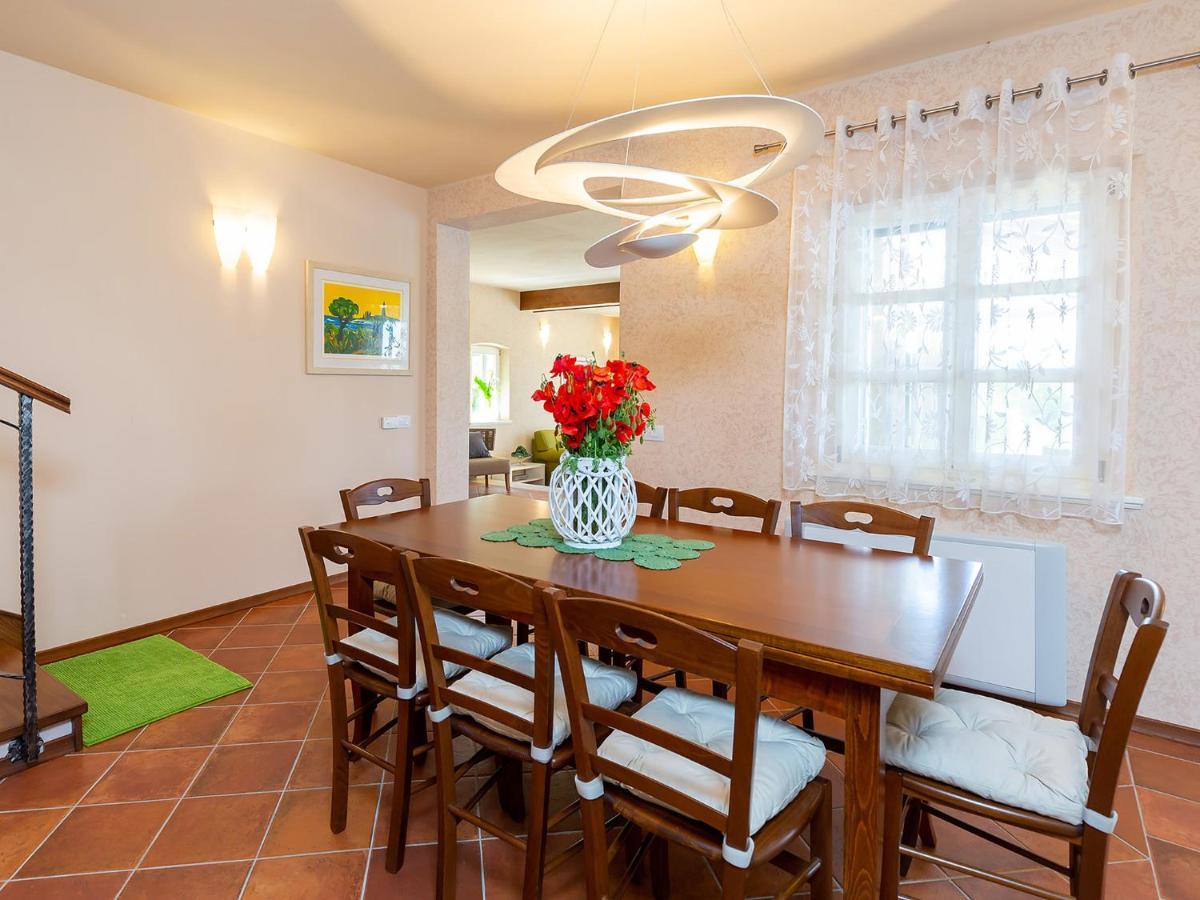 Villa Salvea With Heated Pool Montižana 外观 照片