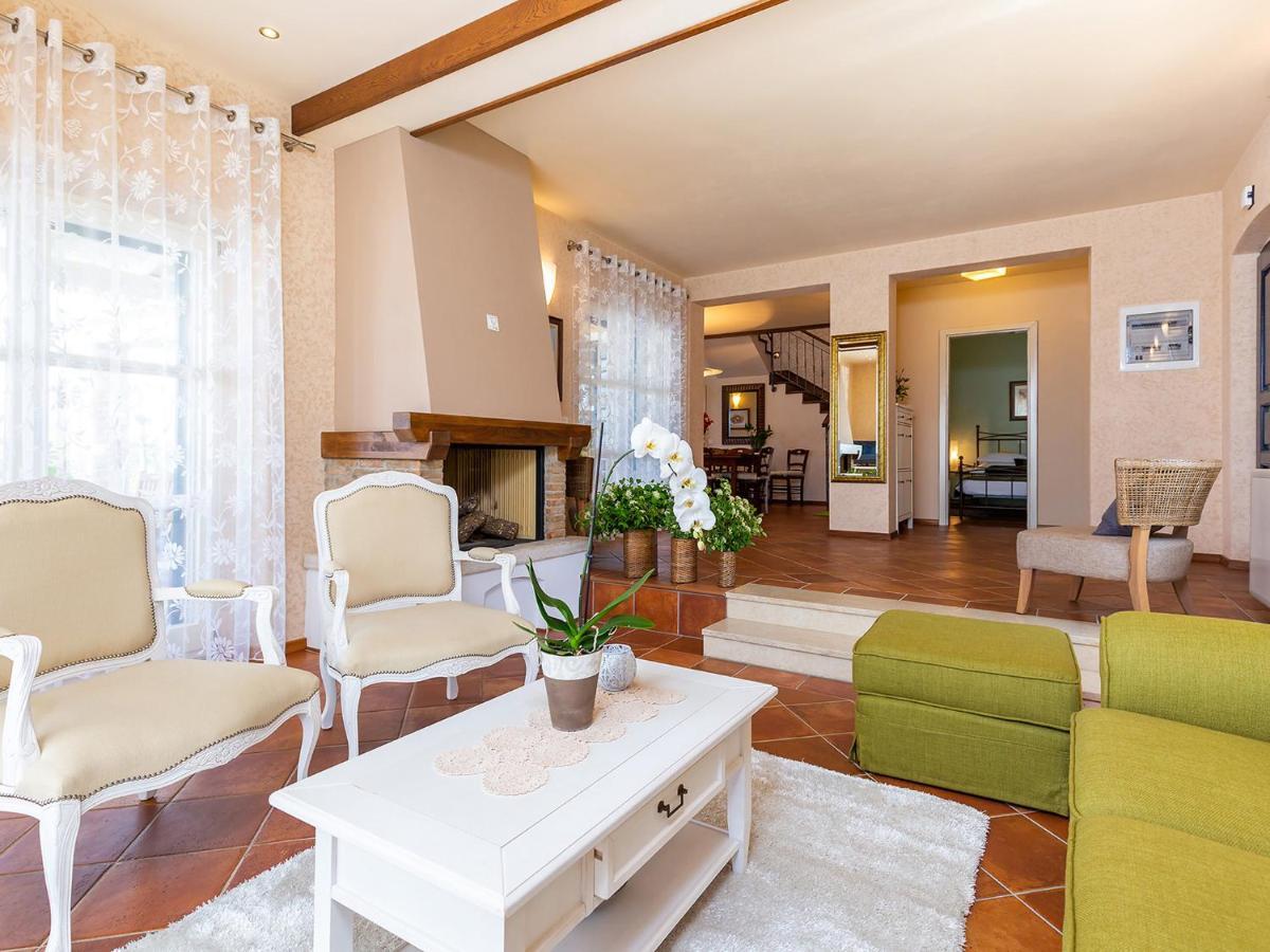 Villa Salvea With Heated Pool Montižana 外观 照片