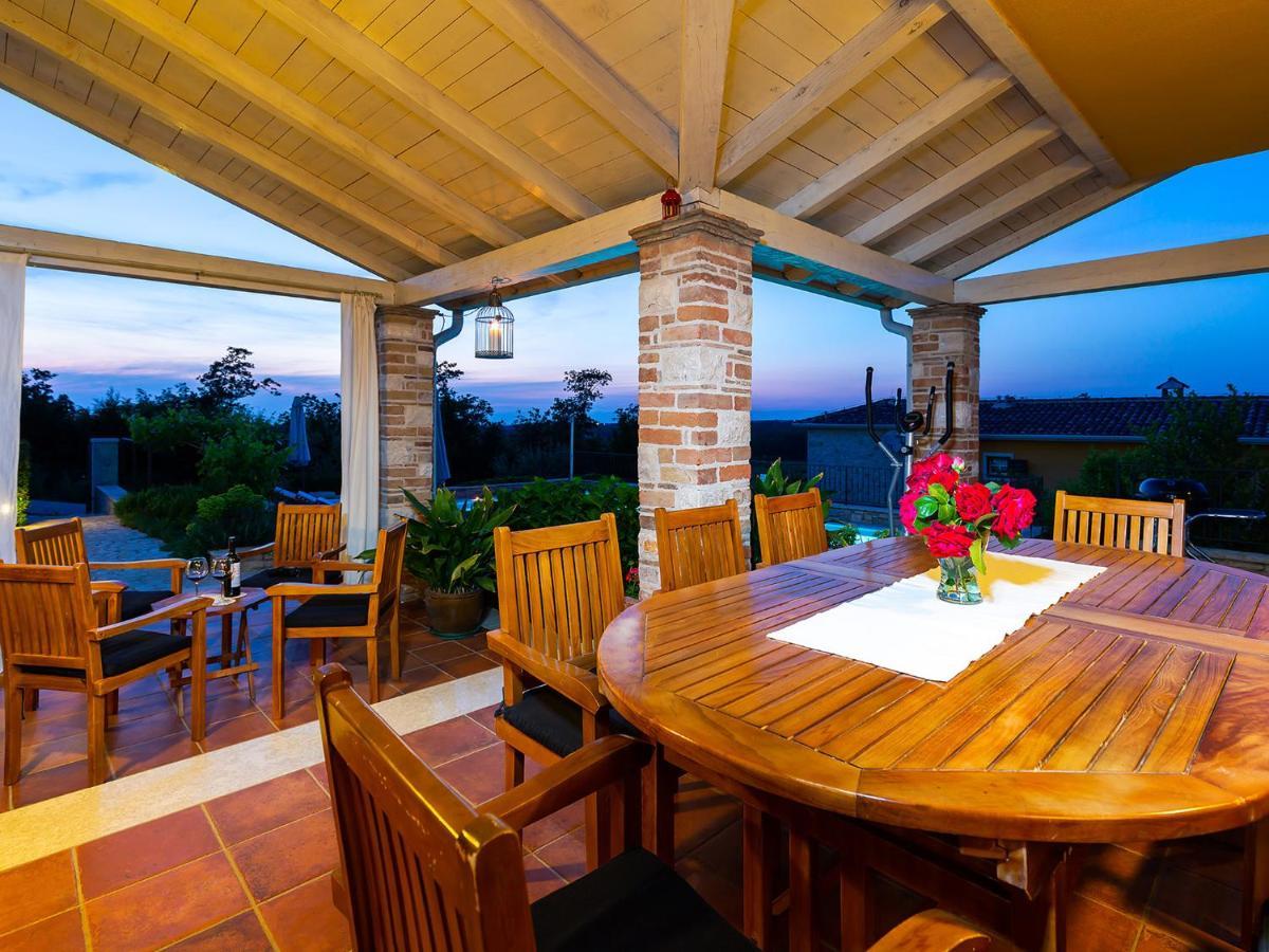 Villa Salvea With Heated Pool Montižana 外观 照片