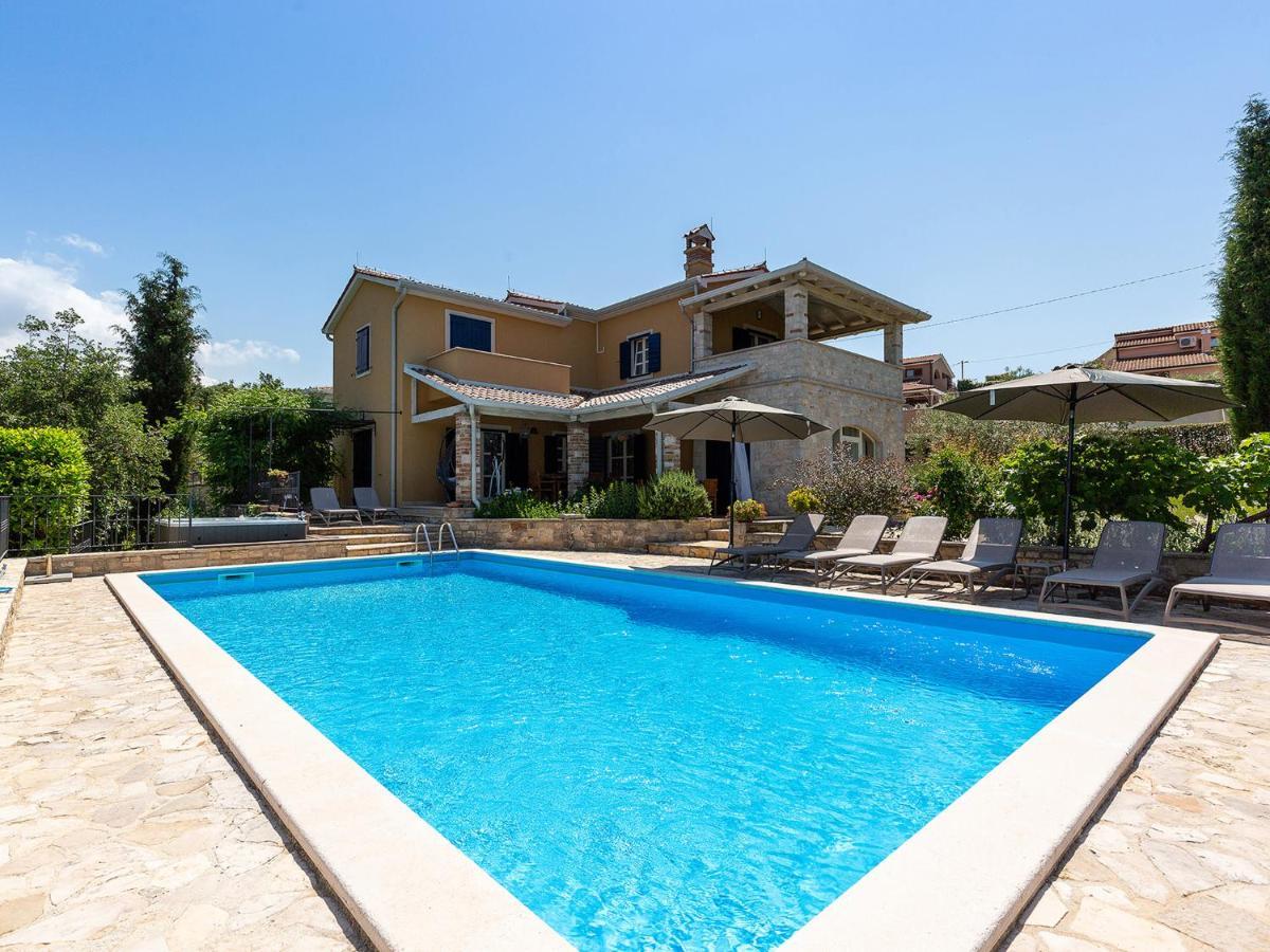 Villa Salvea With Heated Pool Montižana 外观 照片